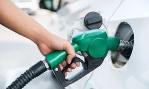 Pakistan: Govt Slashes Petrol Price by Rs 40